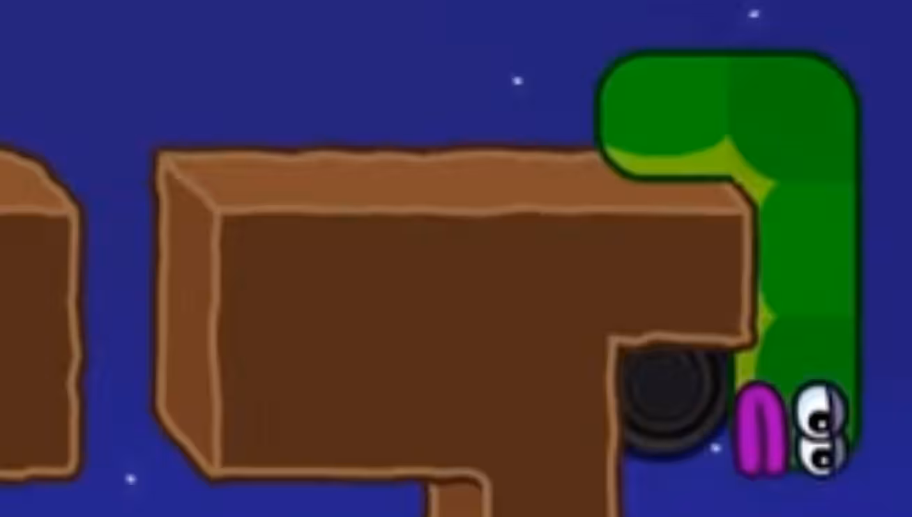 Apple Worm Level 18 Step 8: Move to the dirt edge, drop down, hook the edge with your tail, then move left to finish